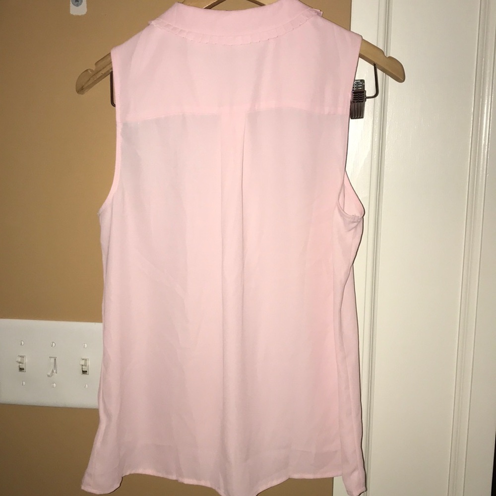 Forever 21 Sleeveless Shirt. View 4
